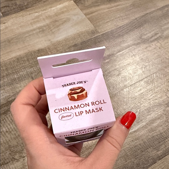 NWT Trader Joe's Cinnamon Roll Lip Mask 0.7 oz - Picture 3 of 6